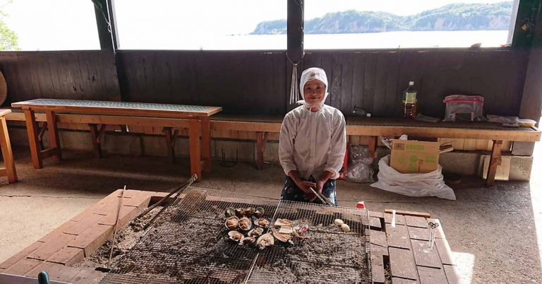 於日本海女小屋品嘗野生捕獲的海鮮 (facebook)